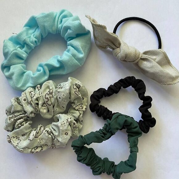 𝅺Set of 5 Scrunchies - Aqua Mint Bandana - Picture 2 of 2